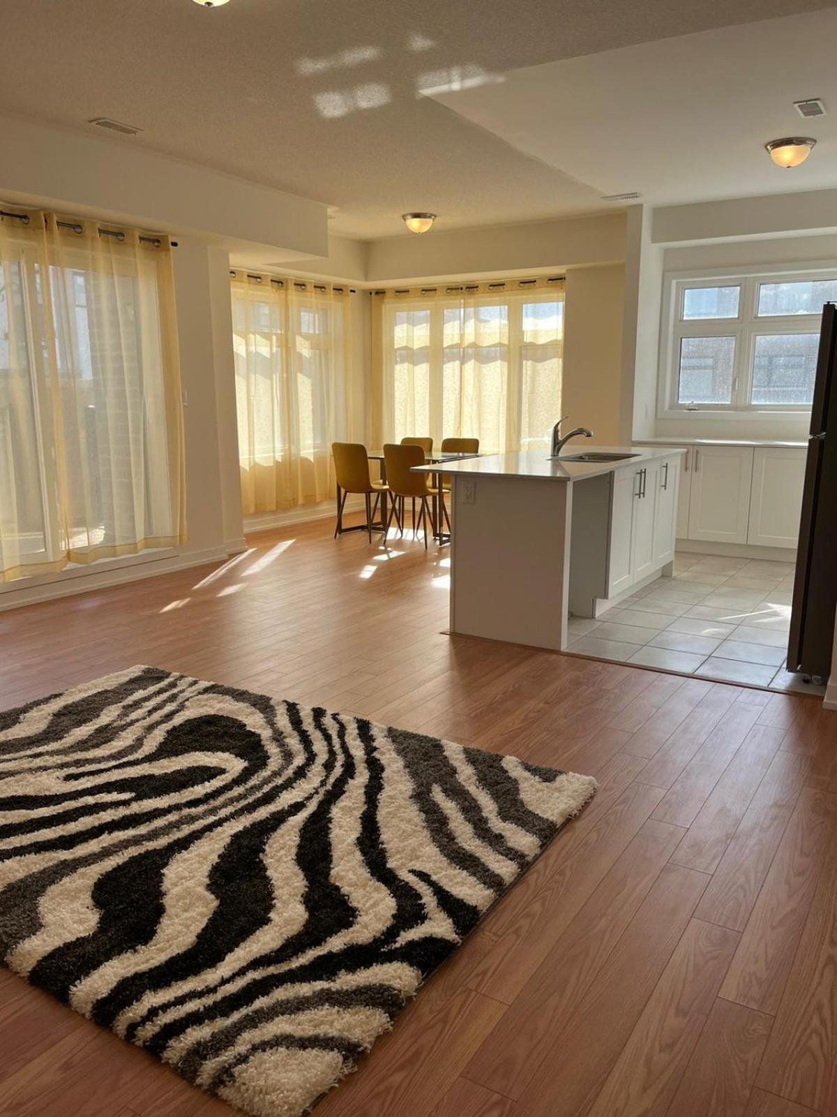 Luxury Brand New Townhouse In Milton Ontario Lägenhet Exteriör bild